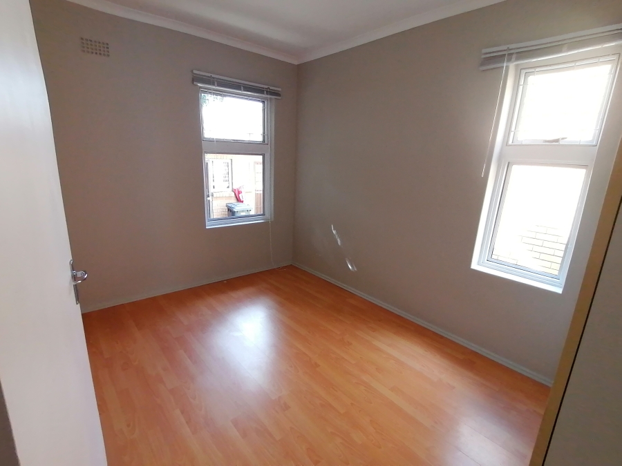 2 Bedroom Property for Sale in Oakglen Western Cape